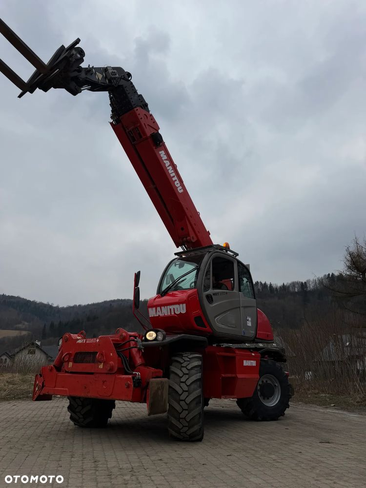 Manitou MRT2150+PRIVILEGE Ładowarka teleskopowa 4x4 ROTO 21metrów. Bez AdBLUE bez DPF. udźwig 5ton jak Nowa z Norwegii 4900mtg. 2015rok. Obrót pełny. Zero luzów wycieków. Zadbana maszyna z Fermy Norweskiej. Silnik 160 Km. AUTEC zdalne sterowanie. Ani deka luzów czy wycieków. Opony jak Nowe. Pełny Oryginał. Niski przebieg. Stabilizatory. Zamki na tłokach. OKAZJA - 3