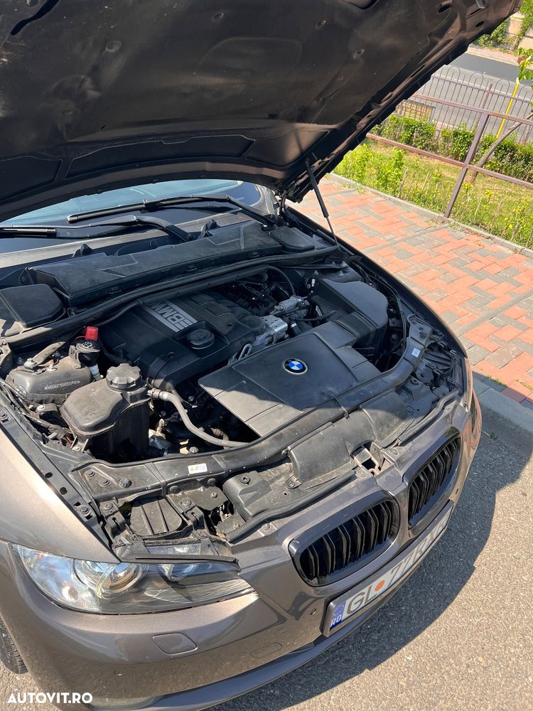 BMW Seria 3 320i Aut. - 28