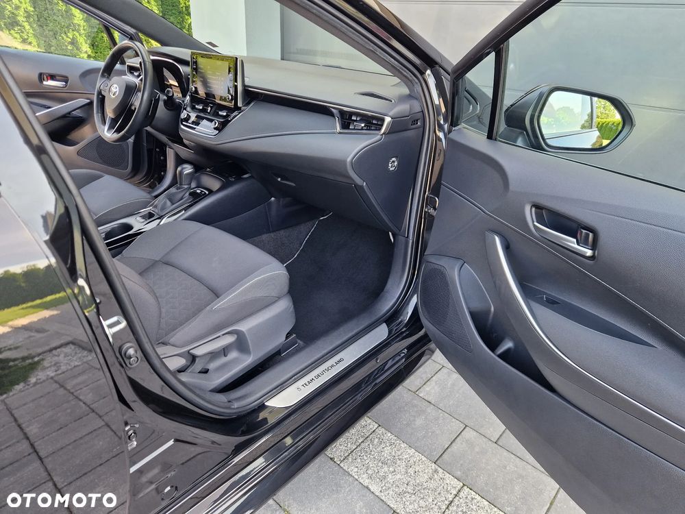 Toyota Corolla 2.0 Hybrid Executive - 18