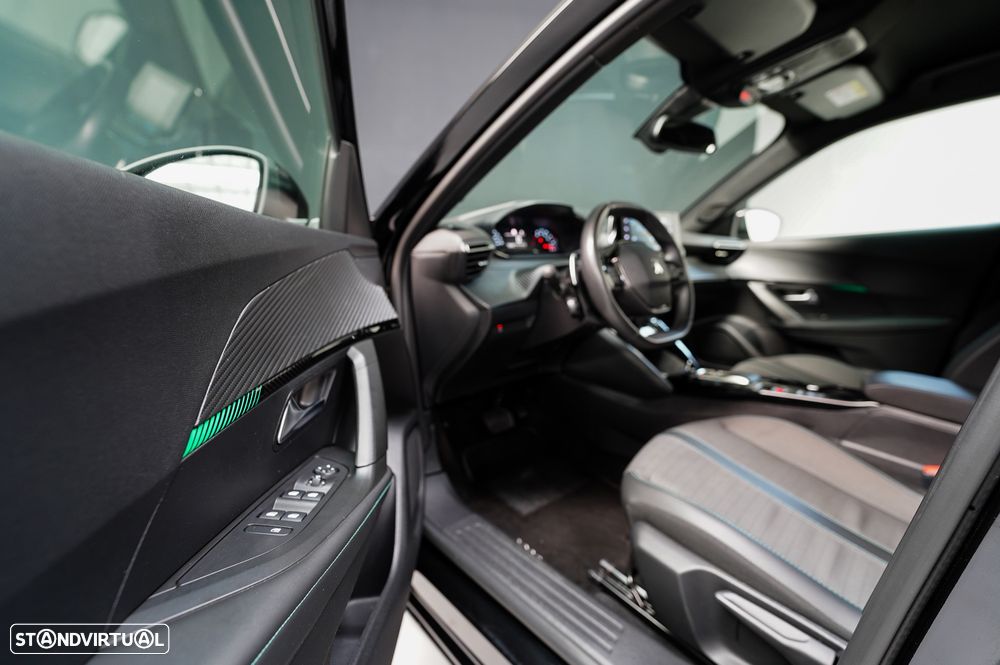 Peugeot 2008 1.2 PureTech Allure EAT8 - 12