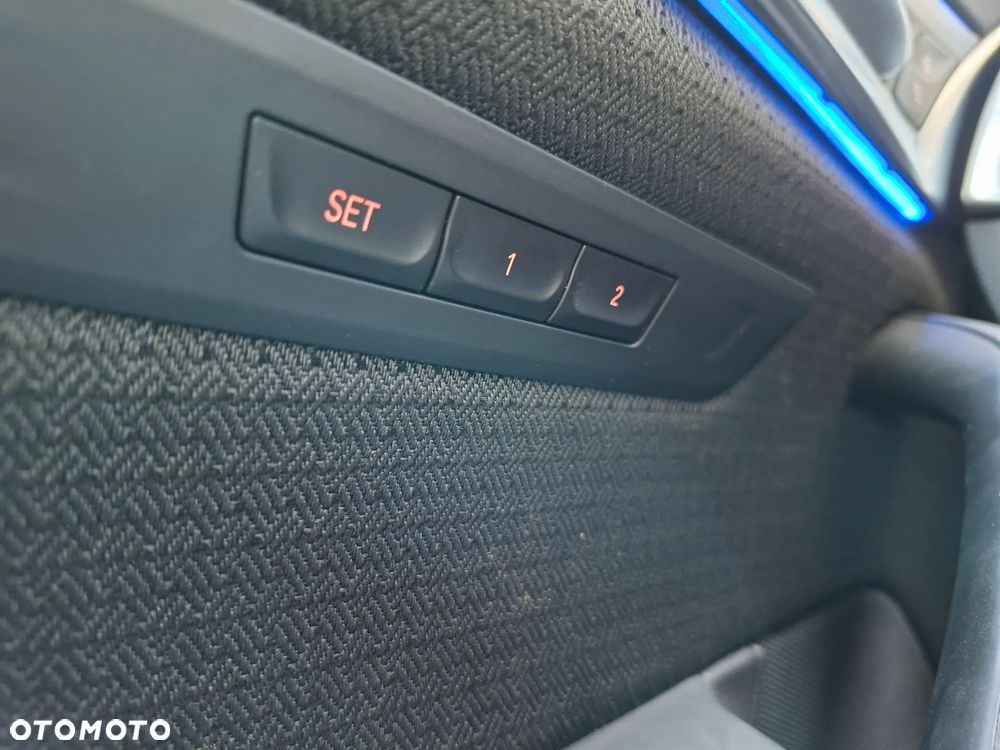 BMW Seria 5 518d - 17