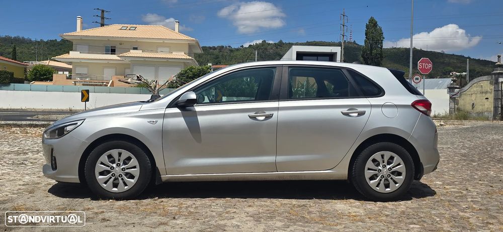 Hyundai i30 blue 1.4 - 10