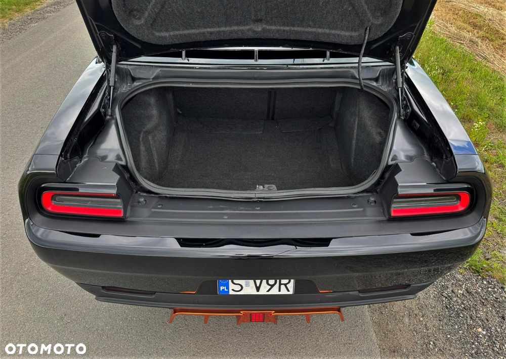 Dodge Challenger - 28