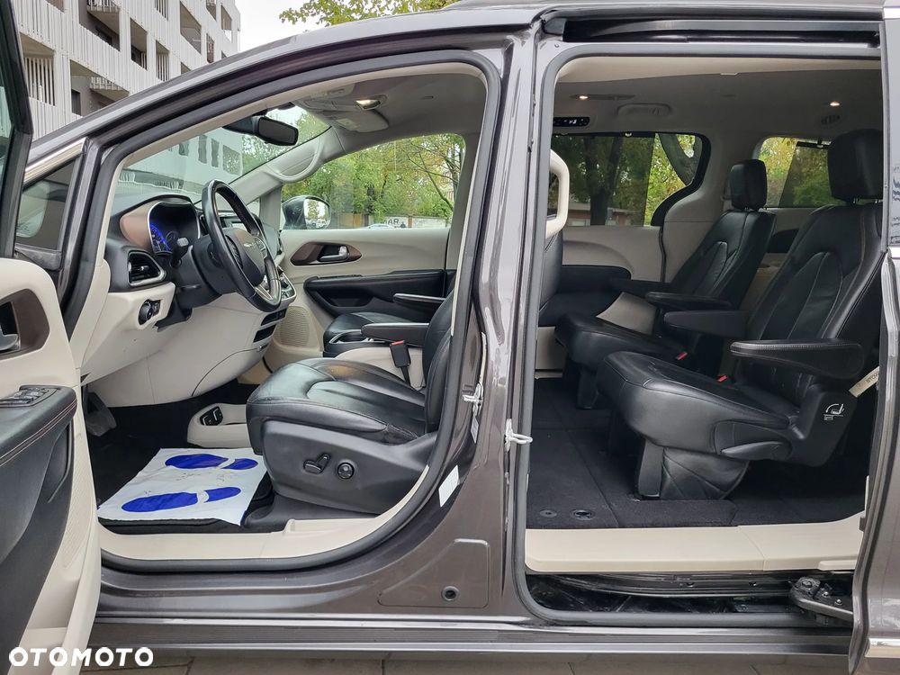 Chrysler Pacifica - 18
