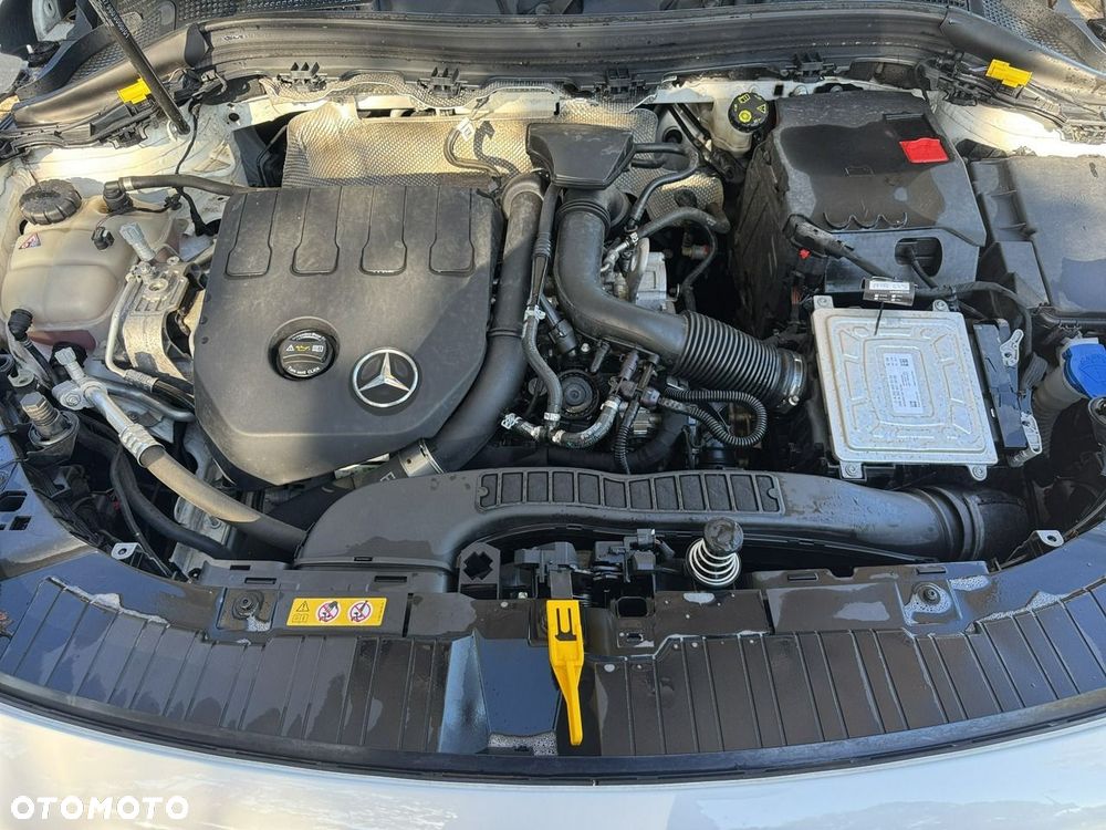 Mercedes-Benz GLA - 25