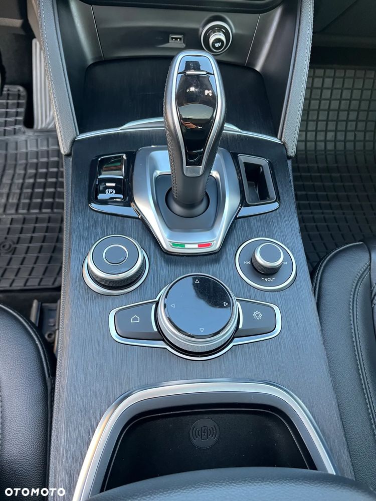 Alfa Romeo Stelvio 2.0 Turbo 16V AT8-Q4 - 22