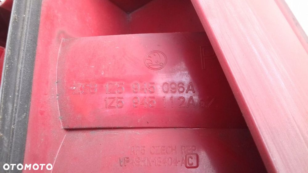 LAMPA PRAWY TYŁ TYLNA 1Z5945096A SKODA OCTAVIA II 2 HB 04-08 - 6