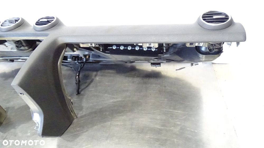 DESKA ROZDZIELCZA AUDI A3 8P 2.0TDI - 8