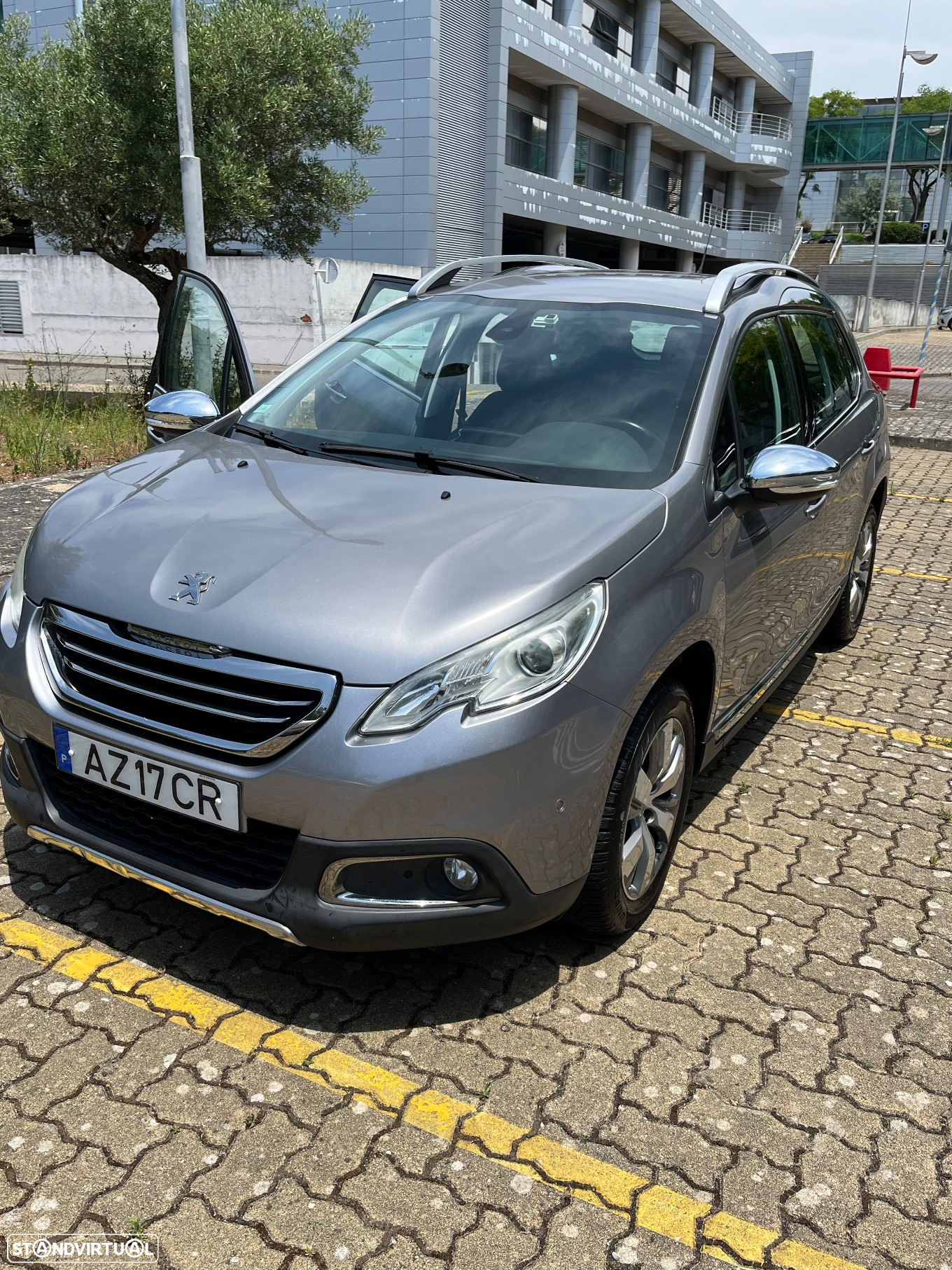 Peugeot 2008 1.2 PureTech Allure - 2