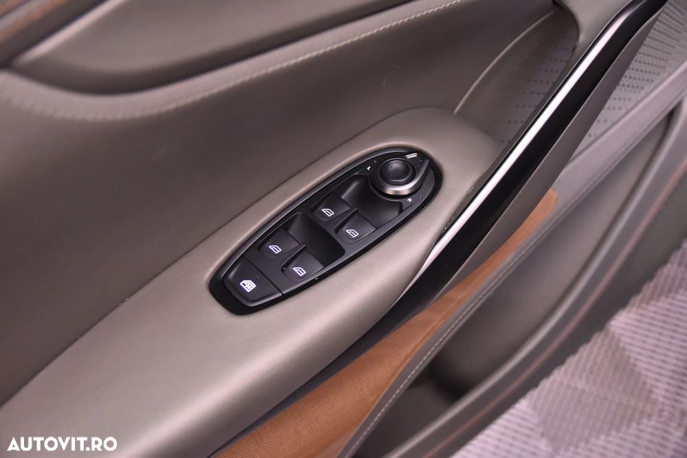 Aston Martin DBX - 14