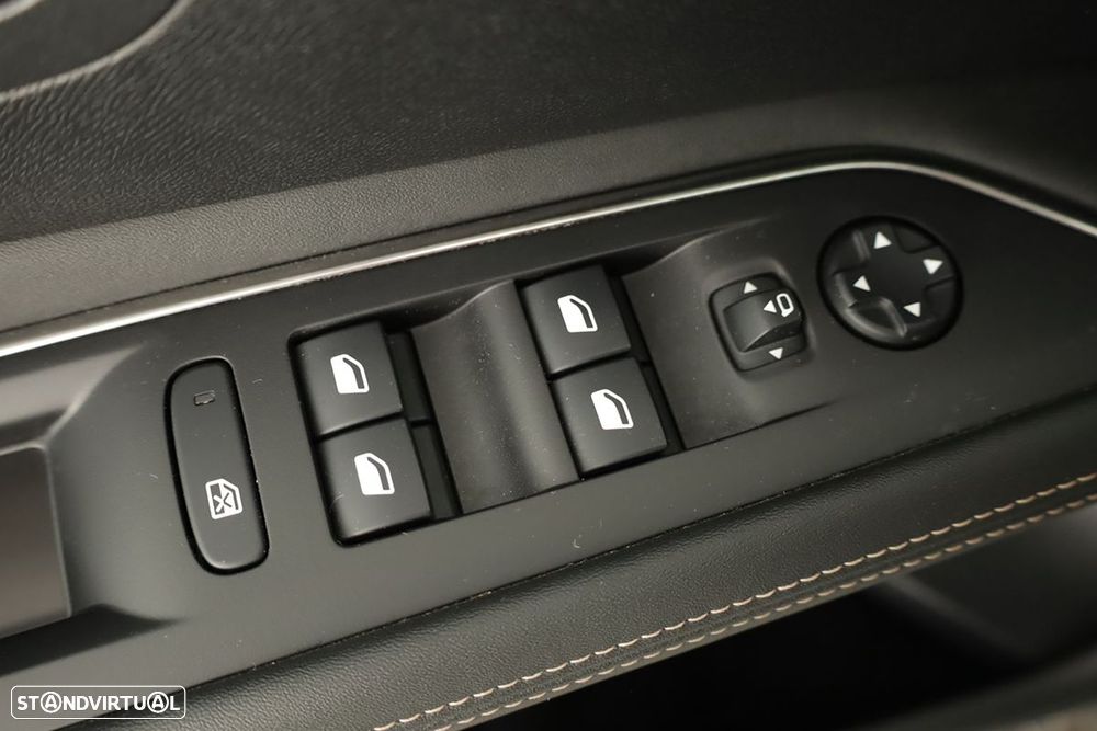 Peugeot 3008 1.6 PureTech GT EAT8 - 22