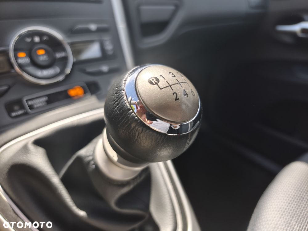 Toyota Auris 1.6 Sol - 15