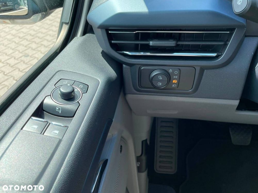 Ford Tourneo Custom - 34