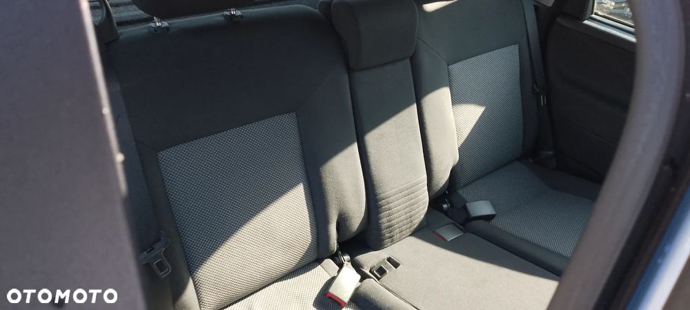 Opel Meriva 1.6 16V (Essentia) - 18