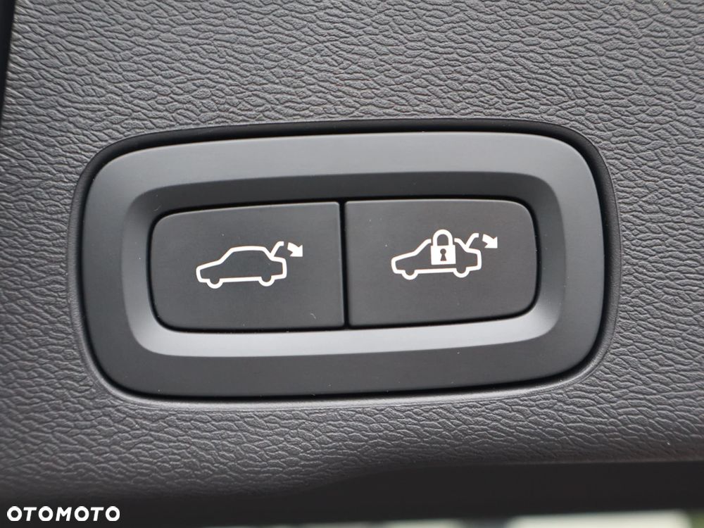 Volvo XC 60 B5 B AWD Plus Dark - 18