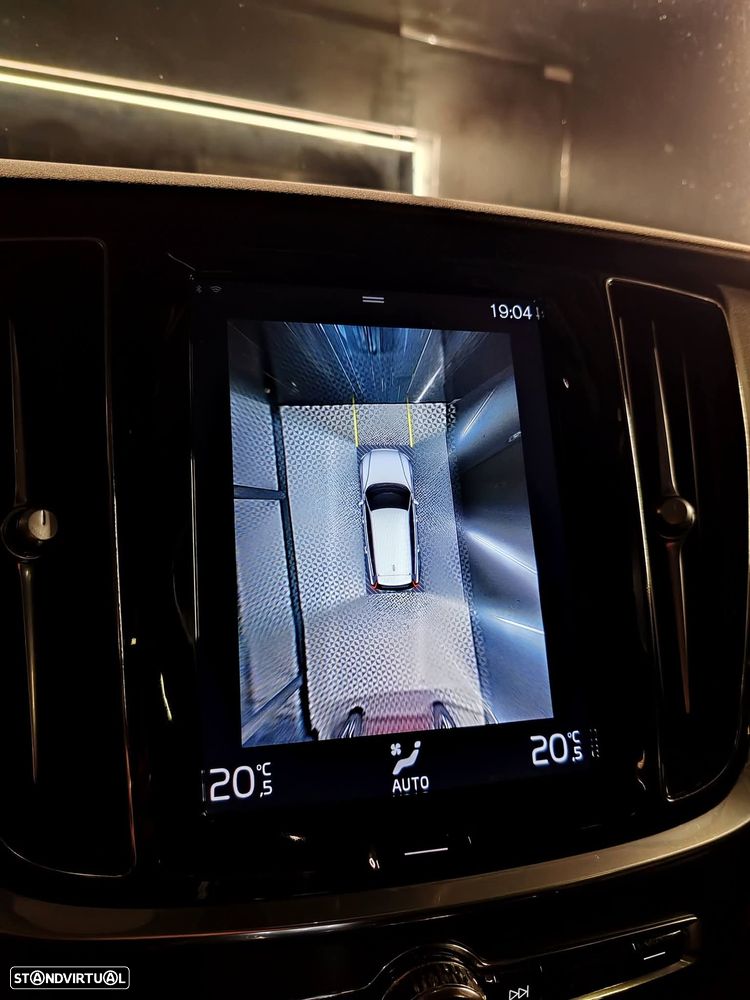 Volvo XC 60 T6 AWD Recharge Geartronic RDesign Expression - 22