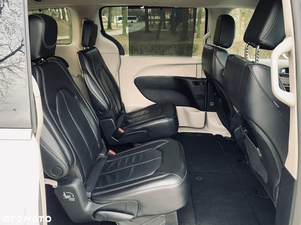 Chrysler Pacifica - 21