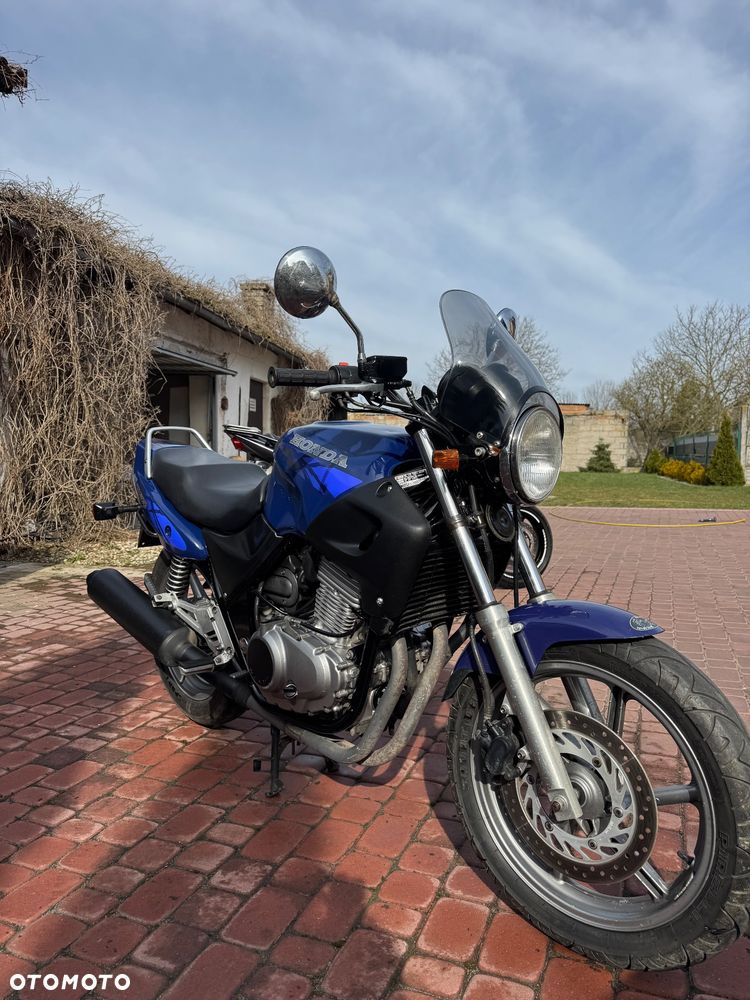 Honda CB - 1