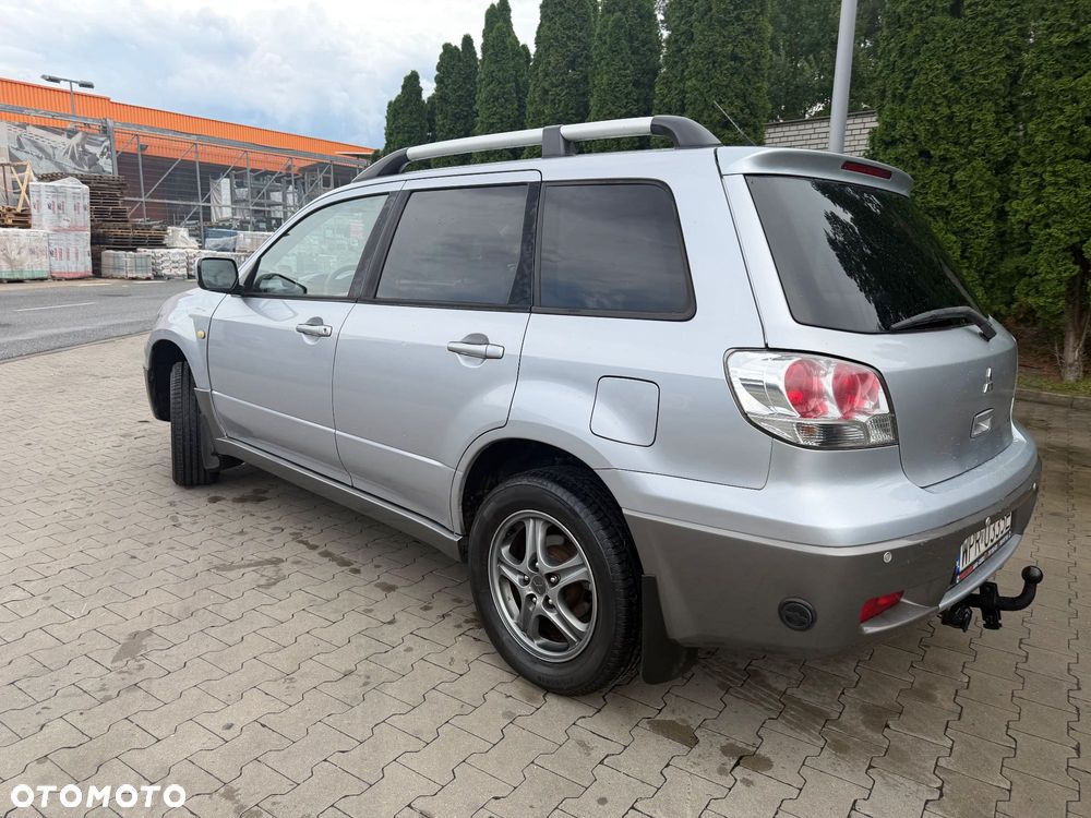 Mitsubishi Outlander - 2
