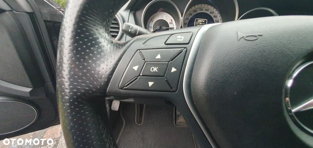 Mercedes-Benz Klasa C 180 CGI Automatik BlueEFFICIENCY Avantgarde - 17