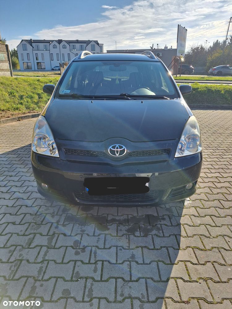 Toyota Corolla Verso 2.2 D-4D Gold - 1