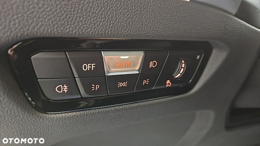 BMW Seria 3 318i M Sport - 17