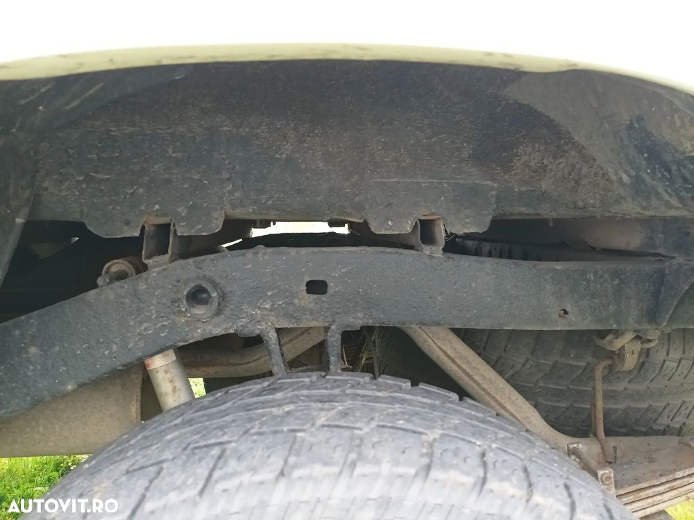 Toyota Hilux - 12
