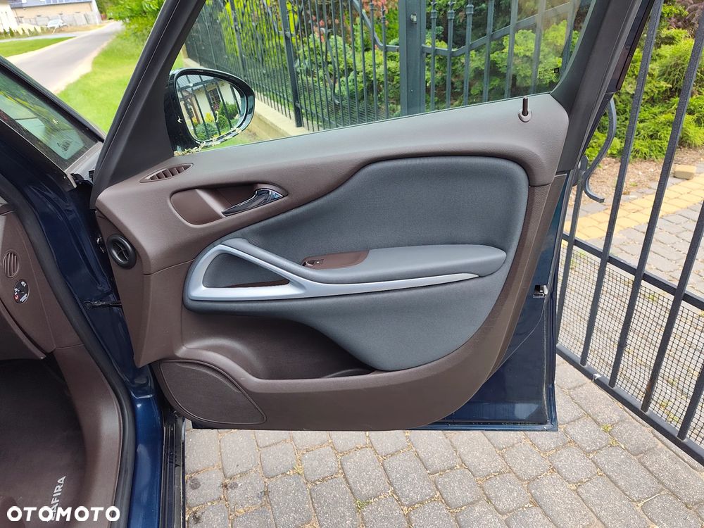 Opel Zafira - 25