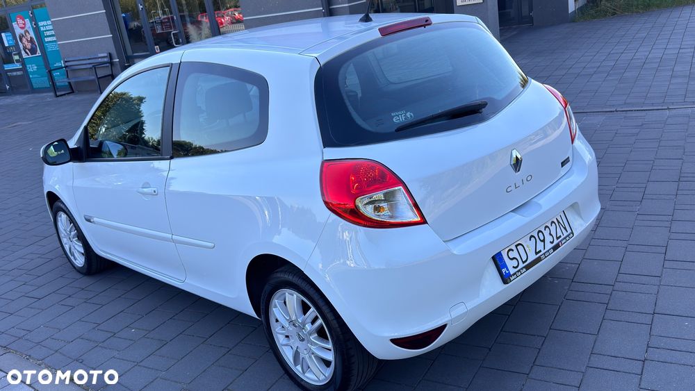 Renault Clio 1.2 16V Alize - 21