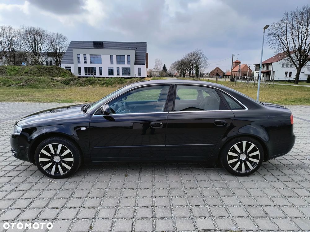 Audi A4 Limousine - 4