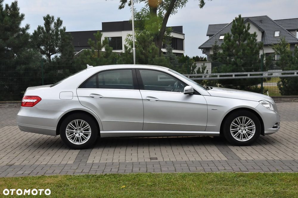 Mercedes-Benz Klasa E 250 CGI BlueEFFICIENCY 7G-TRONIC Elegance - 11