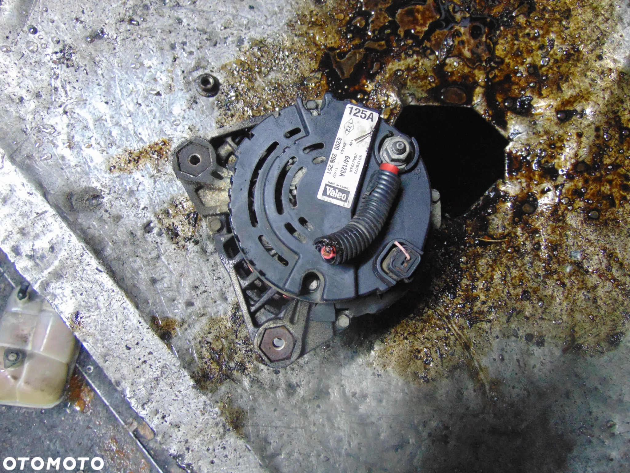 Alternator Laguna 3 2,0 turbo/2,2 DCI - 6