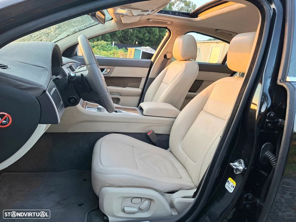 Jaguar XF 2.7 D V6 Premium Luxury - 25