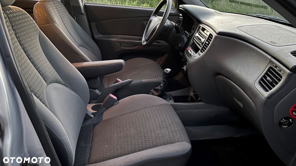 Kia Rio 1.4 Family + - 10