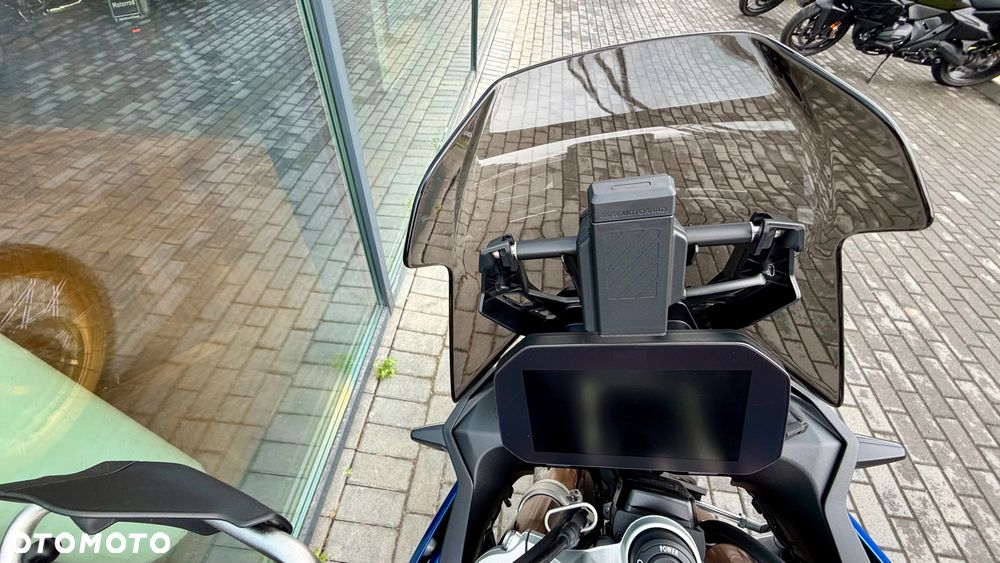 BMW F - 11