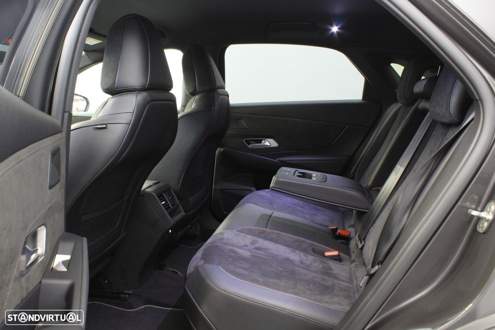 DS DS7 Crossback E-Tense Performance Line EAT8 - 26
