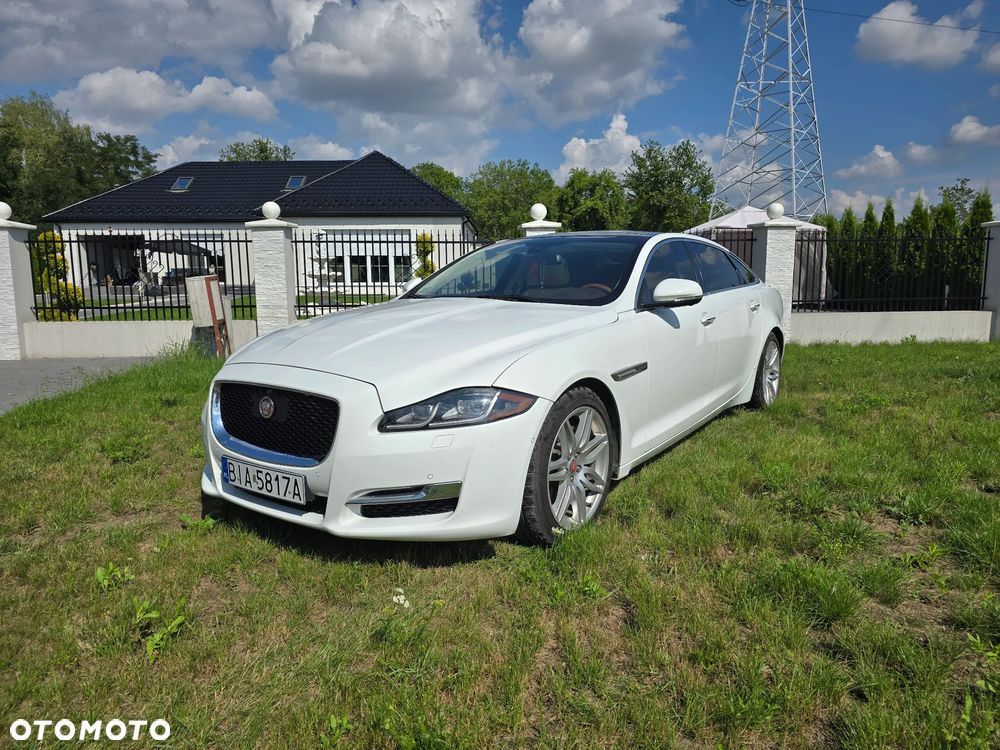 Jaguar XJ 3.0 T AWD LWB Portfolio - 3