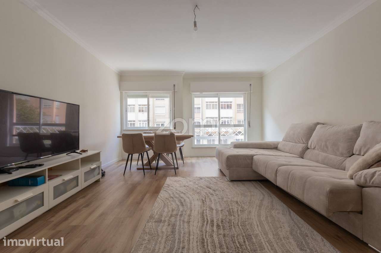 Apartamento T3 com Lareira e Luz Natural na Avenida de Fitares - Grande imagem: 5/41