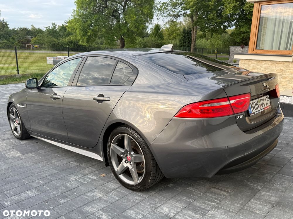 Jaguar XE 2.0 D R-Sport - 4
