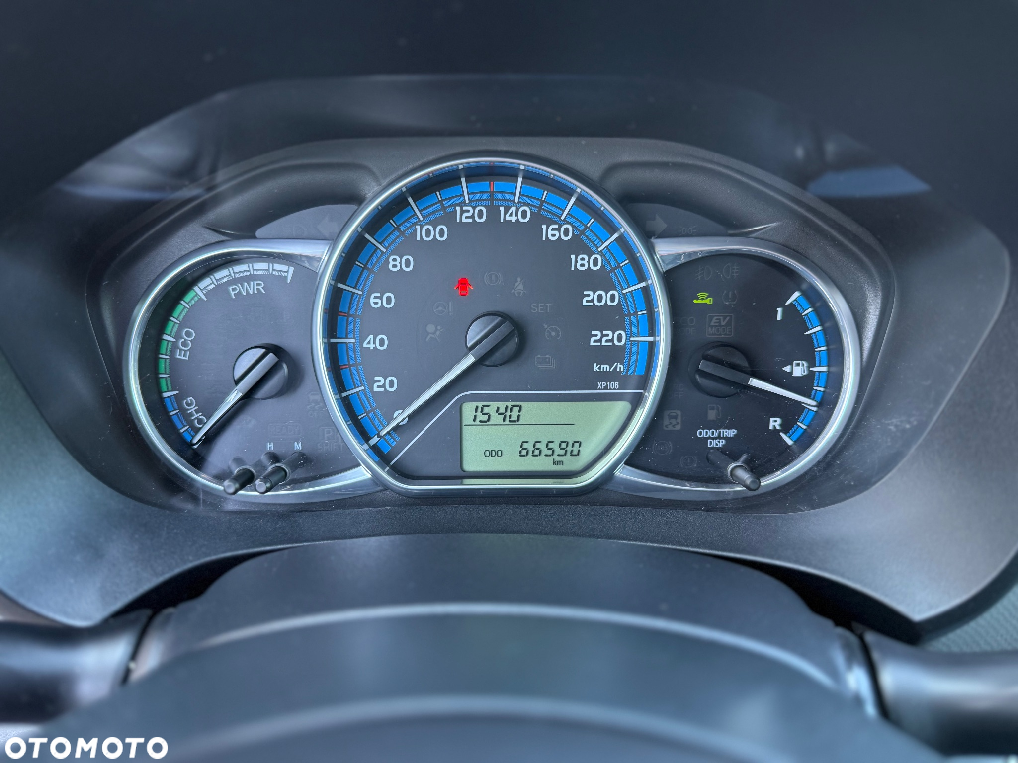 Toyota Yaris Hybrid 100 Premium - 8