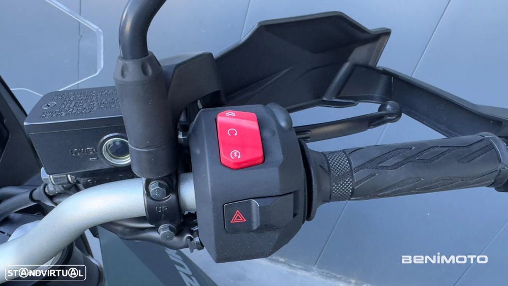 Suzuki DL 800 - 12