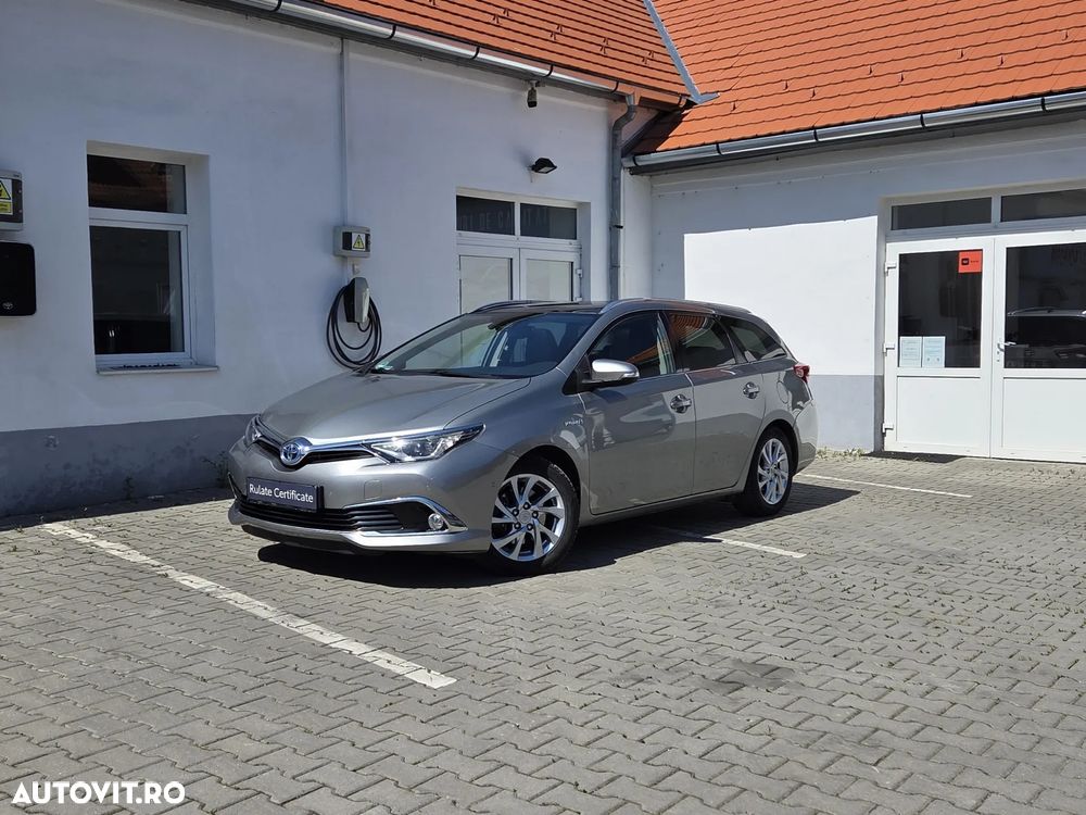 Toyota Auris 1.8 VVT-i Automatik Executive - 1