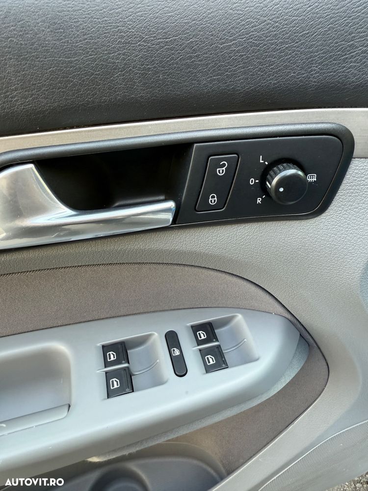 Volkswagen Touran 1.9 TDI DPF Conceptline DSG - 10