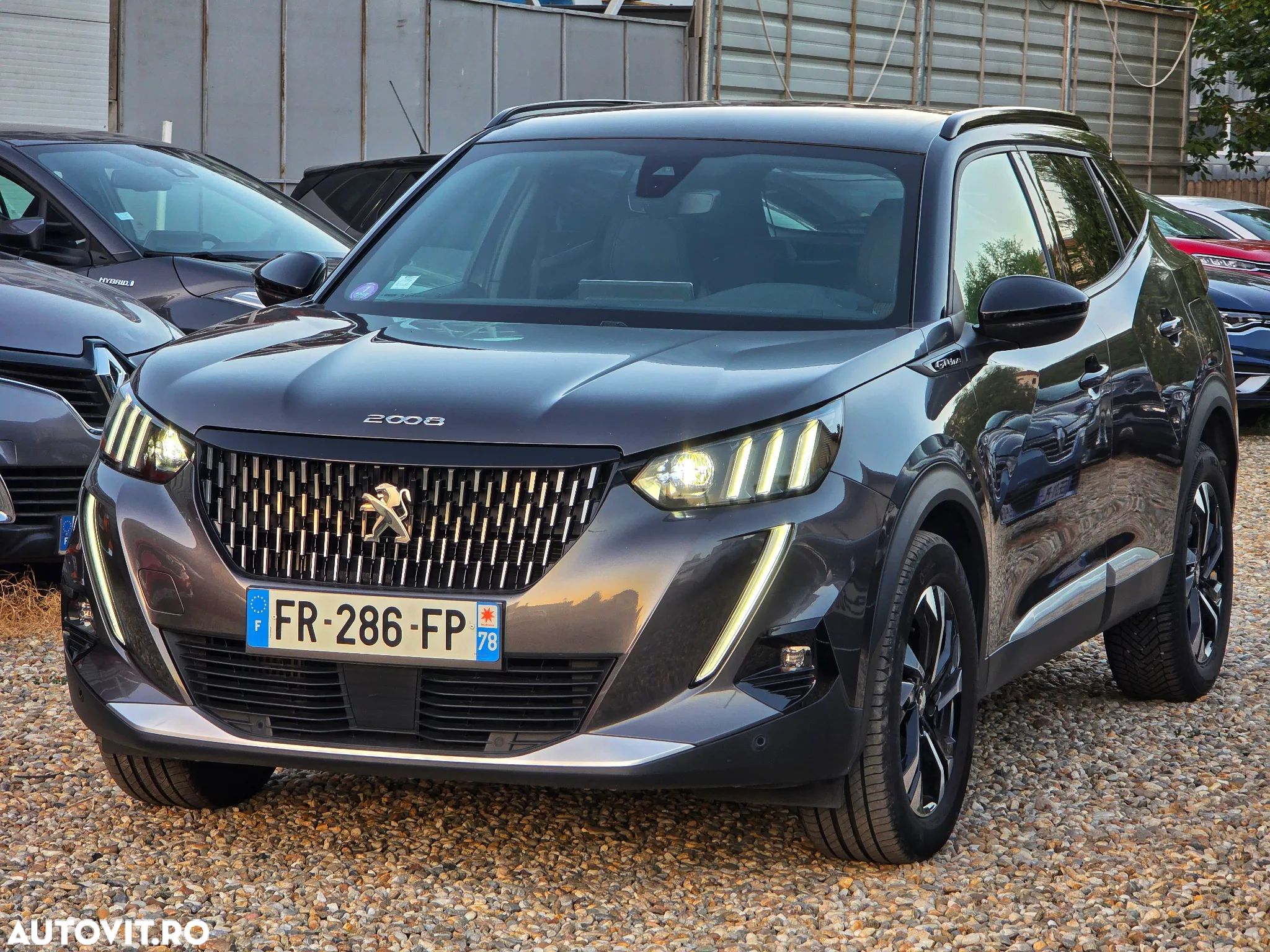 Peugeot 2008 PureTech 130 EAT8 GT - 1