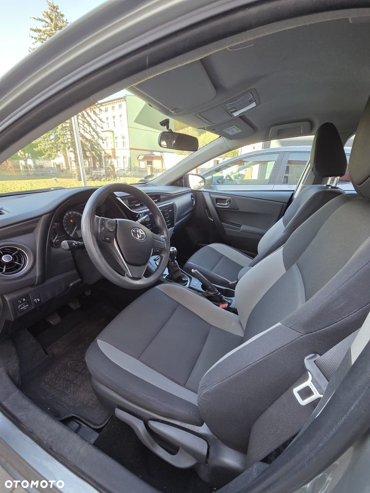 Toyota Auris 1.33 VVT-i Active - 4