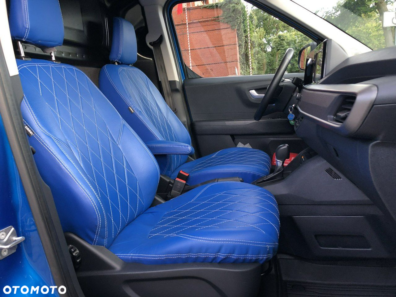 Ford Transit Courier - 11