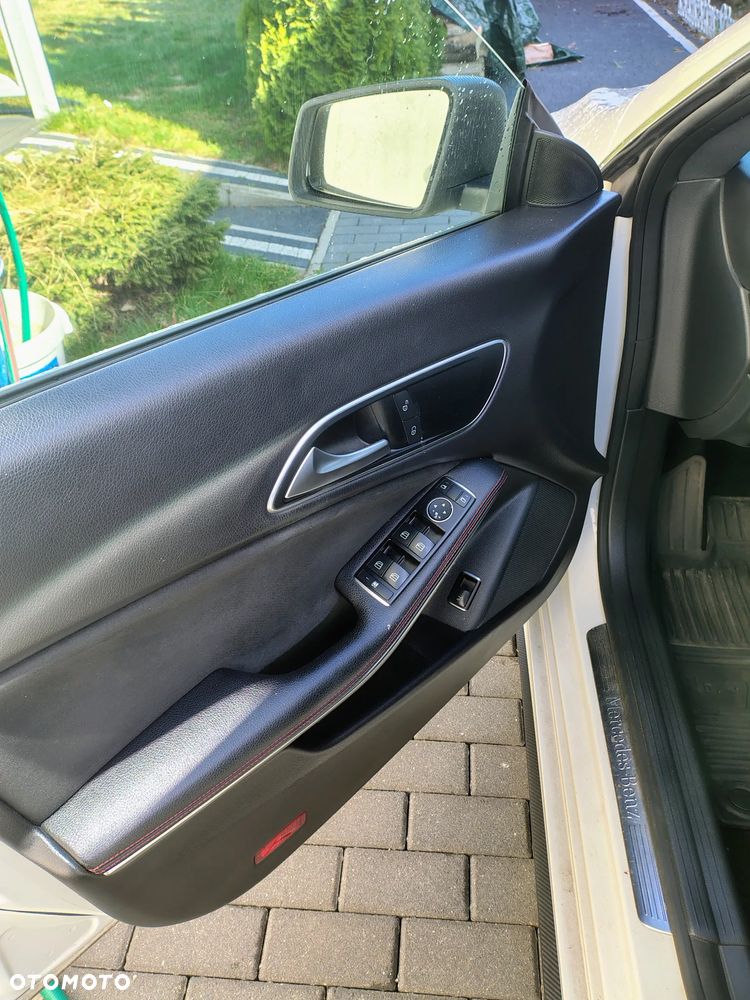 Mercedes-Benz CLA 200 7G-DCT AMG Line - 10