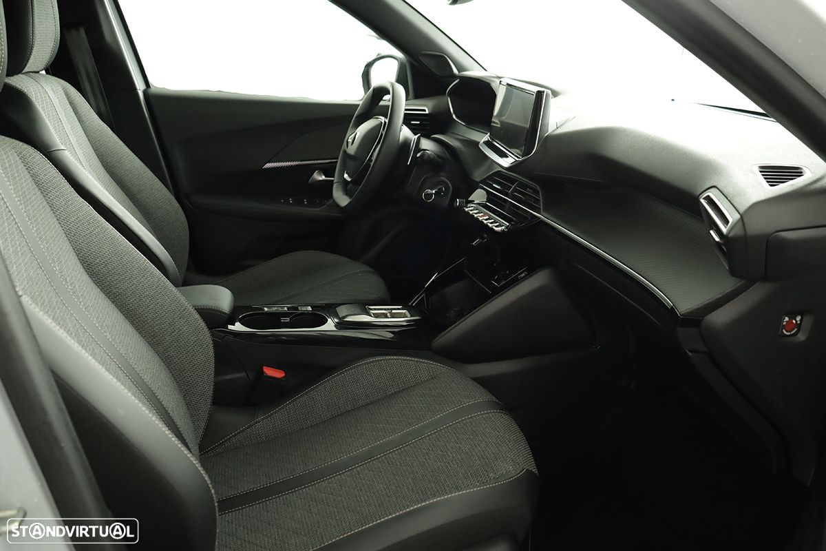 Peugeot 2008 1.2 PureTech Allure EAT8 - 21