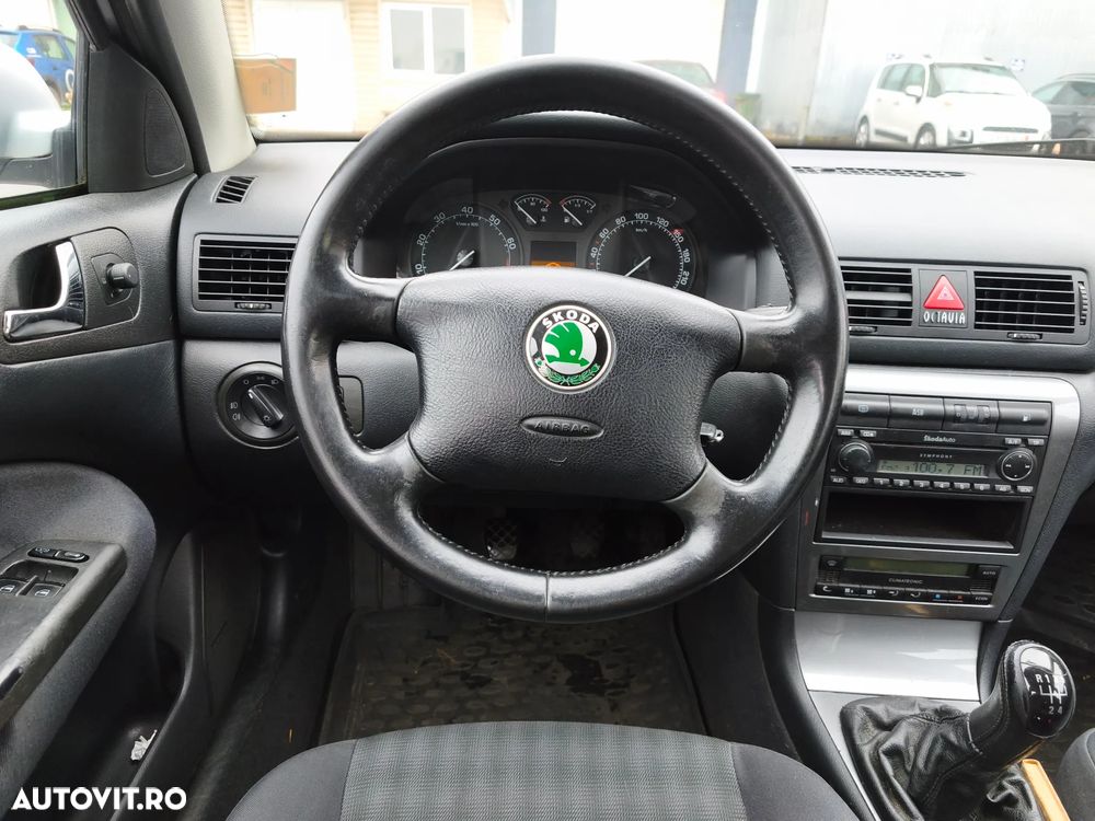 Skoda Octavia 1.6 Combi Tour - 6