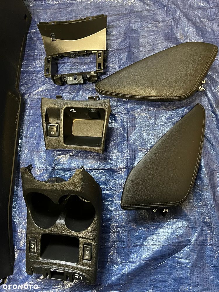 Nissan Qashqai II J11 TUNEL PODŁOKIETNIK UCHWYT NA KUBKI BOCZEK TUNELU SKÓRA  96966 4EA1A 96992 4EH0A  969RK 969RJ CENY W OPISIE 68510 4EH0A  96966 4EA1A 969XC 4EH0A 68104 4EH0A 96992 4EH0A  969RK 969RJ 84997 4EA0A 68520 4EA0A - 5